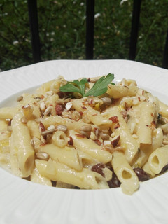 Una foto de Macarrones con salsa de mascarpone y frutos secos