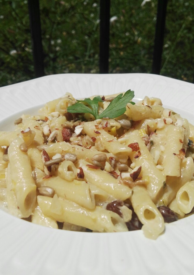 Una foto de Macarrones con salsa de mascarpone y frutos secos