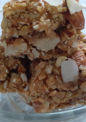 A picture of Instant energy granola bars.