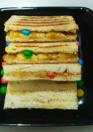 A picture of Peanut butter and banana sandwich.