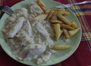 Foto principal de Pollo al queso con patatas.Fácil y rápido