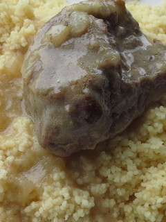 Una foto de Carrilleras de cerdo en salsa de cebolla y vino blanco