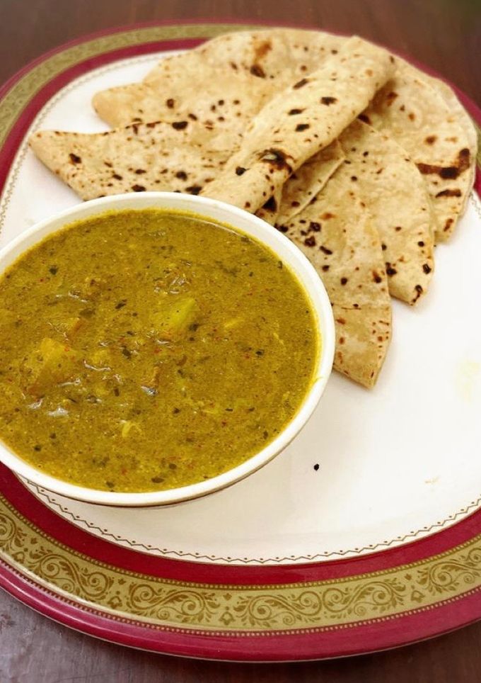 આલુ પાલક સબ્જી (Aloo Palak Sabji Recipe In Gujarati) રેસીપી મુખ્ય ફોટો