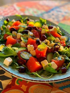 Una foto de Ensalada griega con sandía🍉