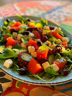 Una foto de Ensalada griega con sandía🍉