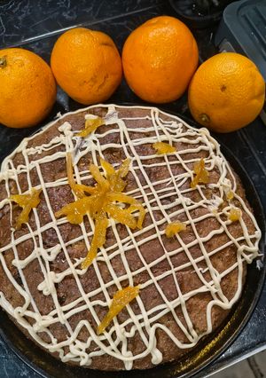 Una foto de Torta integral de avena y naranja 🍊🍊🍊
