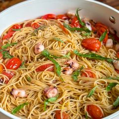 A picture of Light Tomato Pasta w/Octopus.