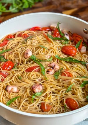A picture of Light Tomato Pasta w/Octopus.