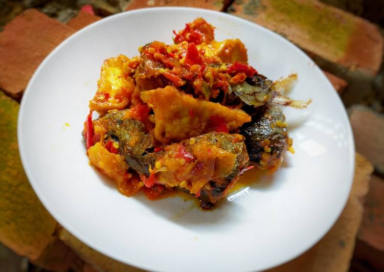 Ikan sisik balado tomat