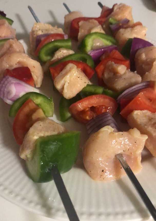 Una foto de Pinchos de pollo para grill