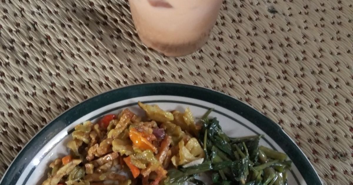 Nasi Putih dengan Tumis Tempe dan Kangkung
