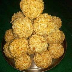 A picture of Murmura laddu.