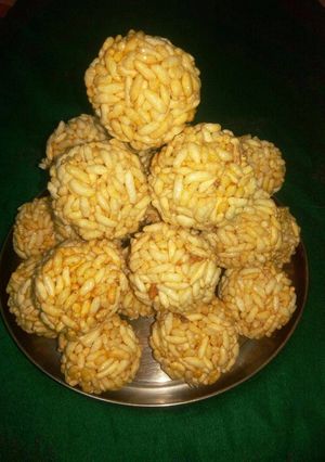 A picture of Murmura laddu.