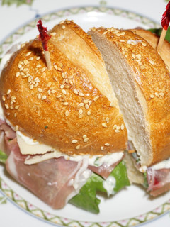 Una foto de Pan con semillas de sésamo