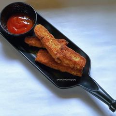 A picture of Fried Mac N Cheese.