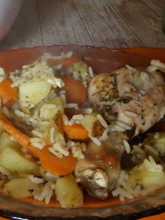 Una foto de Pata de pollo salteado con verduras! 🍗