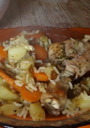 Una foto de Pata de pollo salteado con verduras! 🍗
