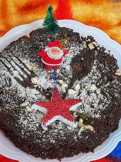 एगलेस प्लंम केक - कुकर (Eggless Plum Cake Recipe In Marathi) रेसिपी चे मुख्य फोटो