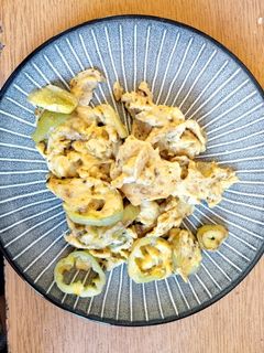 Borsos-oregánós-paprikás tojásrántotta recept fotója