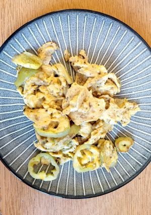 Borsos-oregánós-paprikás tojásrántotta recept fotója