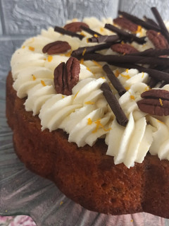 Una foto de Bizcocho zanahoria y naranja con crema de queso