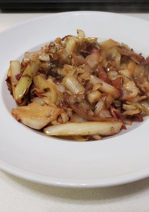 A picture of Simple cabbage, onion, garlic and bacon salad.
