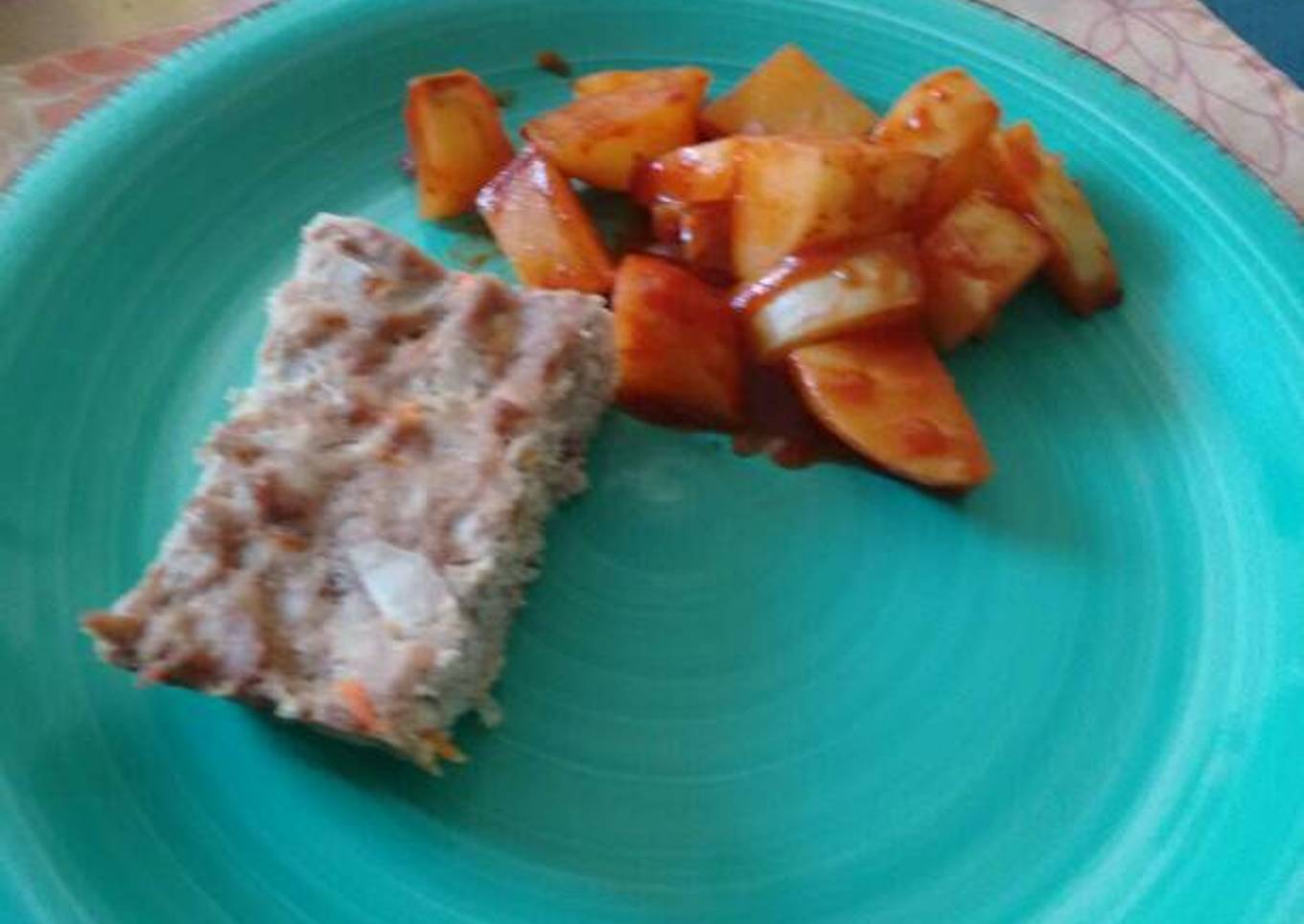 Pastel sencillo de carne con patatas BBQ.ॐ