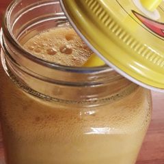 A picture of Fresh apple juice.
