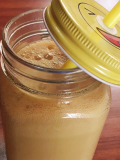 A picture of Fresh apple juice.
