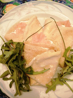Una foto de Crepas saladas de salmón ahumado