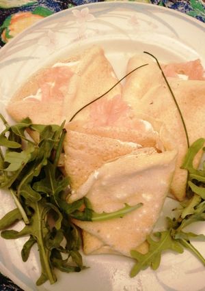 Una foto de Crepas saladas de salmón ahumado