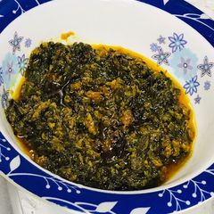 A picture of Stir fried Palak gravy with dash of desiccated coconut powder.