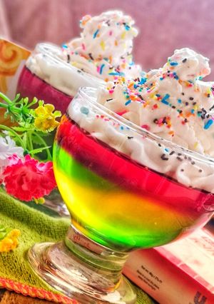 A picture of Rainbow jellies shots.
