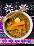 Guiso de lentejas (otro) con caldo casero 🫕 económico, fácil y basado en plantas 🌱