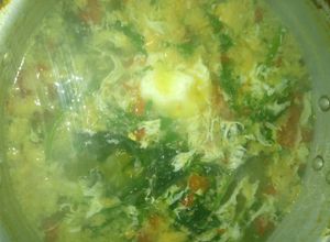 Una foto de Caldillo de huevo con epazote Excelente para la cruda a la Mario, s