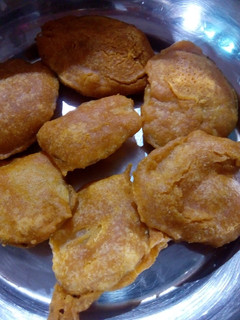 உருளை பஜ்ஜி (Urulai bajji recipe in tamil) செய்முறை முக்கிய புகைப்படம்