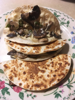 Una foto de Quesadillas de hongos y queso