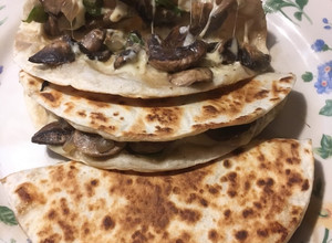 Una foto de Quesadillas de hongos y queso