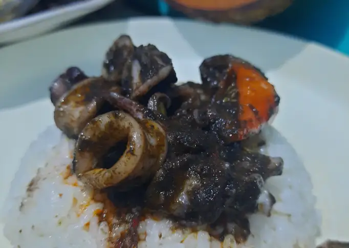 Bagaimana Membuat Cumi Tinta Hitam Khas Jawa Timur yang Enak