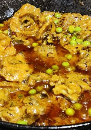 A picture of Creamy matar chicken.