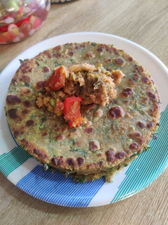 A picture of Bajra palak methi dhebra.
