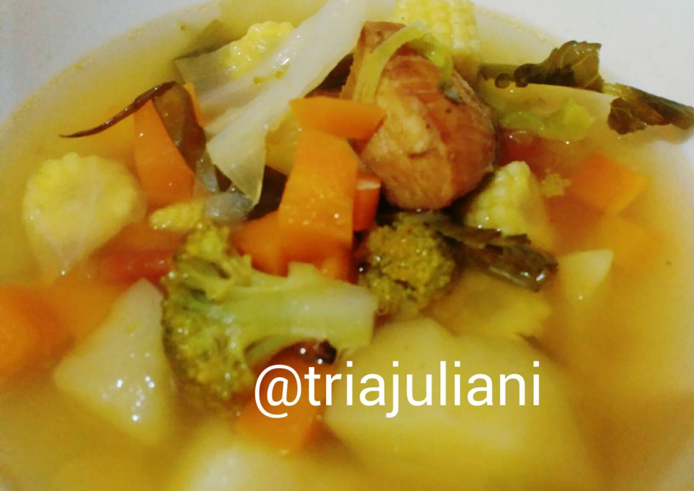 Sayur sop daging/ayam