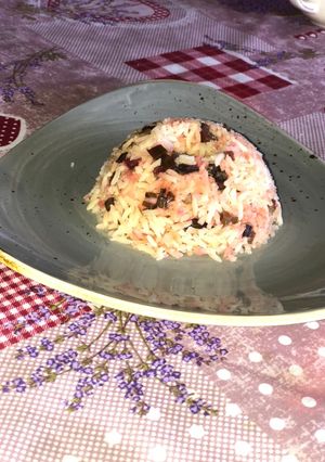 Una foto de Arroz con tallitos de hojas de betarraga
