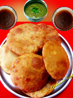 आलू की पूरी (aloo ki puri recipe in hindi) रेसिपी मुख्य फोटो