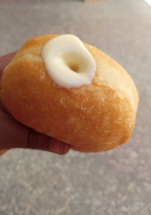 A picture of Cream filled doughnut.