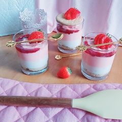 A picture of Strawberry Cheesecake shots (without gelatine).