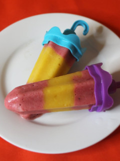 Una foto de Paleta de Fresas, Banana y Mango