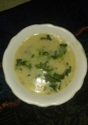 ગુજરાતી કઢી (kadhi recipe in Gujarati) રેસીપી મુખ્ય ફોટો