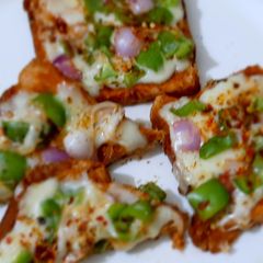 A picture of Bread Pizza.