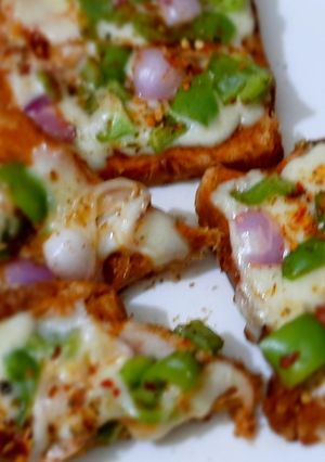 A picture of Bread Pizza.